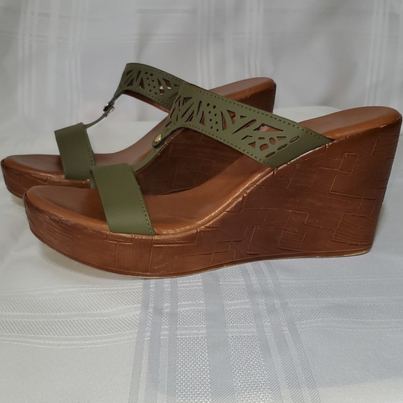 Italian Shoemakers Shoes - Olive green wedge sandals